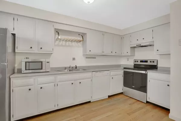 Northampton, MA 01060,167 South St #2