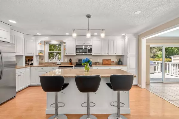 Dedham, MA 02026,5 Hope Lane