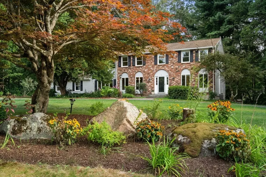 1 Pueblo Rd, Medfield, MA 02052