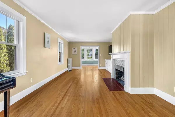 Wellesley, MA 02482,407 Weston Road #1