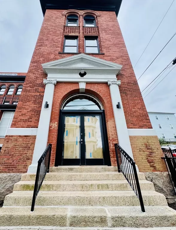 Fall River, MA 02721,403 Division Street #14