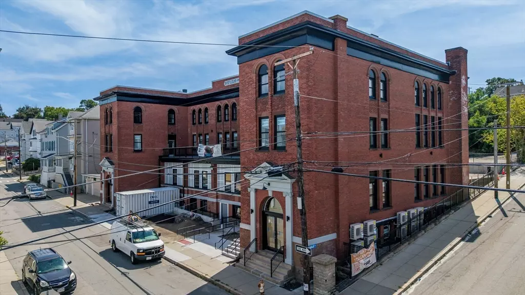 Fall River, MA 02721,403 Division Street #17