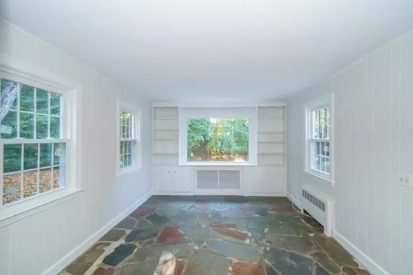 Wellesley, MA 02481,33 Jackson Rd