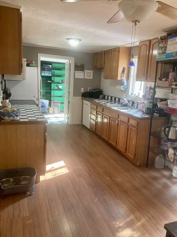 Holland, MA 01521,6 Kimball Hill Rd