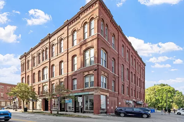 Lowell, MA 01852,10 Kearney Sq #405