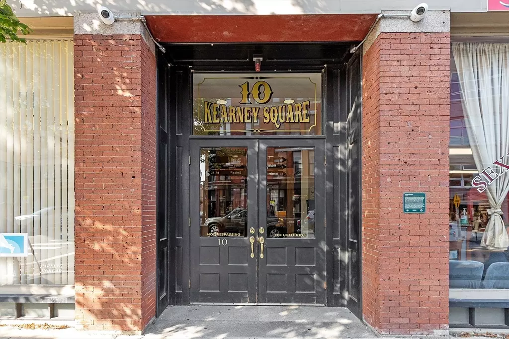 Lowell, MA 01852,10 Kearney Sq #405