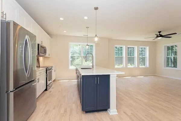 North Reading, MA 01864,300 Martins Landing #107