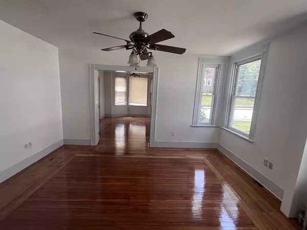 Taunton, MA 02780,61 Prospect St #1