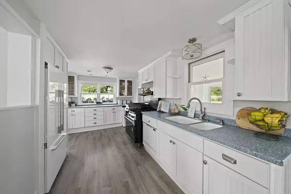 Marshfield, MA 02050,98 Cherry Street