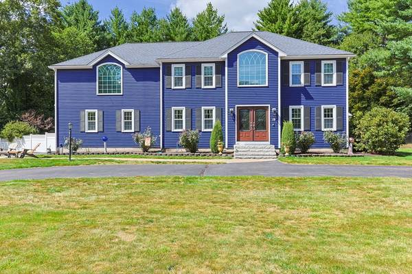 19 King Philip Path, Mendon, MA 01756