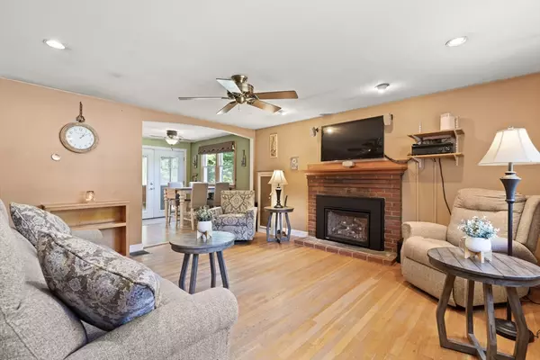 Mansfield, MA 02048,525 Elm St