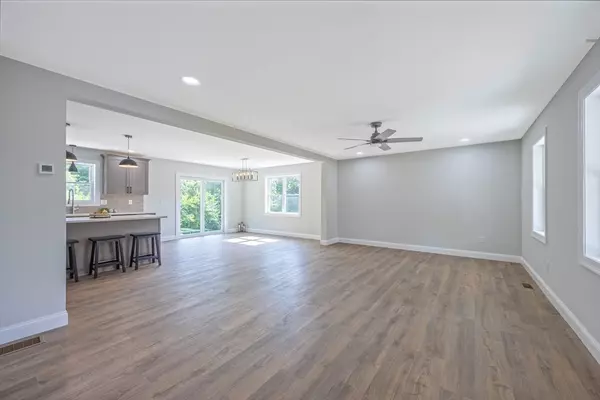 Chicopee, MA 01020,52 Bromont Street