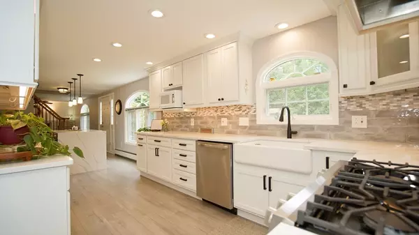 Franklin, MA 02038,488 Maple Street