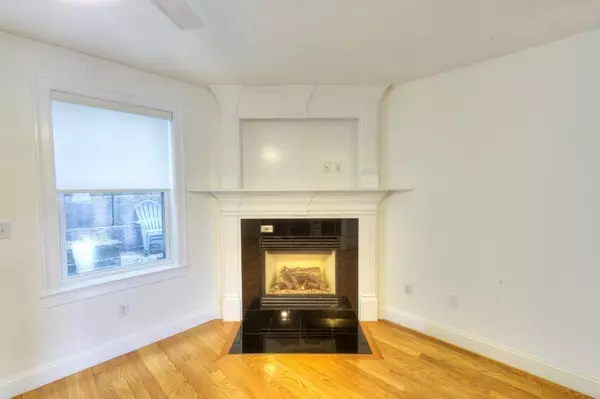 Worcester, MA 01604,38 Johnson St #38