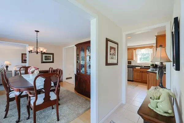 Mendon, MA 01756,4 Megan Ct #B