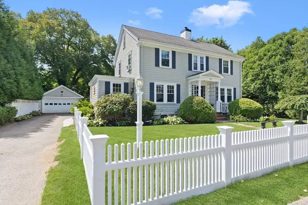 Hingham, MA 02043,17 Free St