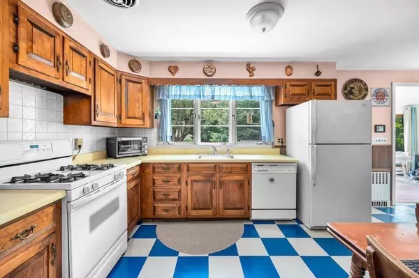 Amesbury, MA 01913,12 Kimball Rd.