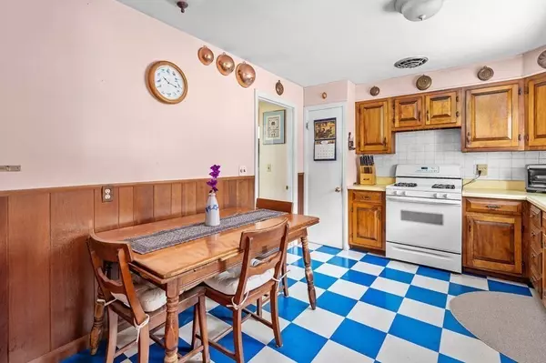 Amesbury, MA 01913,12 Kimball Rd.