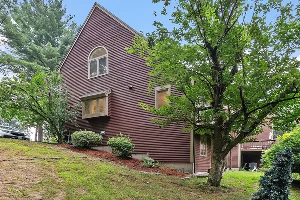 Westford, MA 01886,1 Woodridge Ln #1