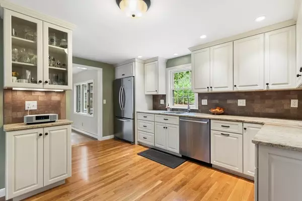 Lynnfield, MA 01940,29 Apple Hill Lane