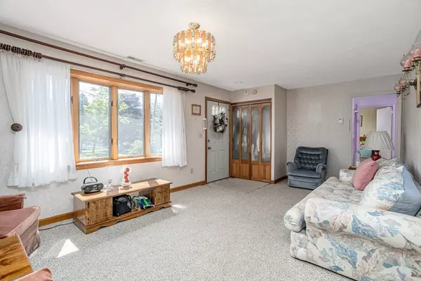 Leicester, MA 01524,27 Winslow