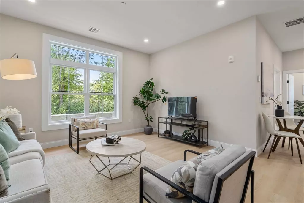 Wilmington, MA 01887,7 Cross St #302