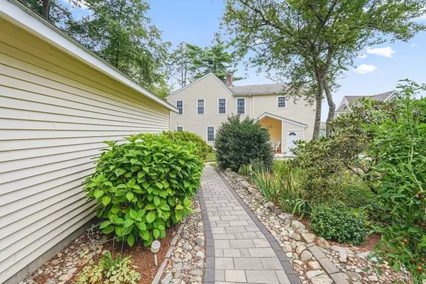 Webster, MA 01570,31 Bay View Rd