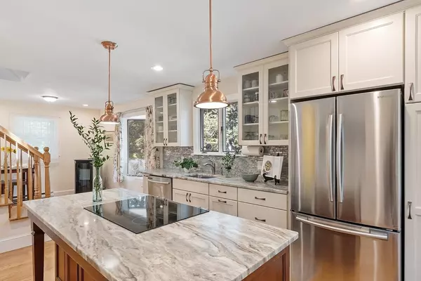 Gloucester, MA 01930,156 Hesperus Avenue #4