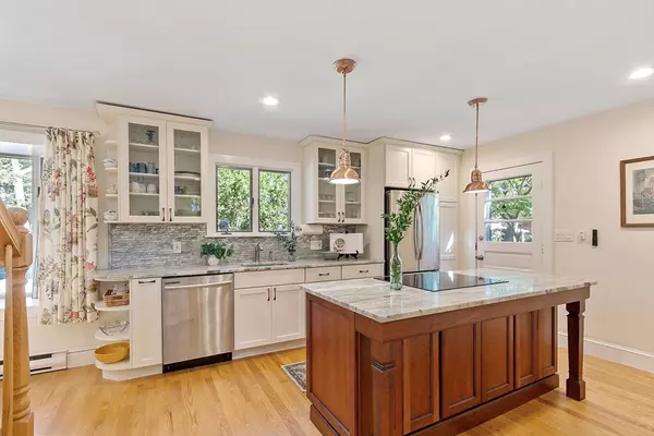 Gloucester, MA 01930,156 Hesperus Avenue #4