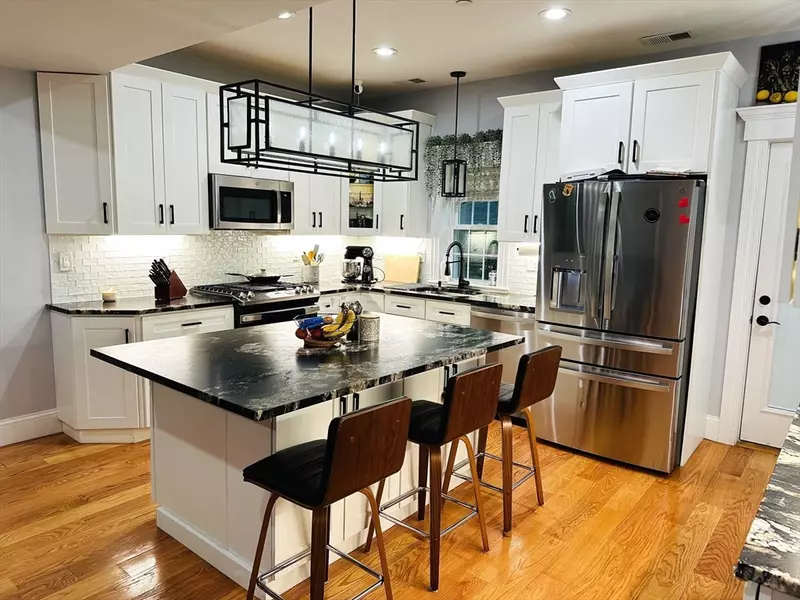 12 S Mason St #5, Salem, MA 01970