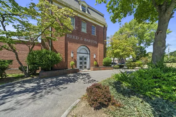 Taunton, MA 02780,144 West Brittannia St #4