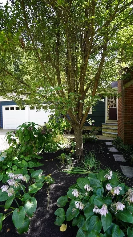 Seekonk, MA 02771,463 Ledge Rd