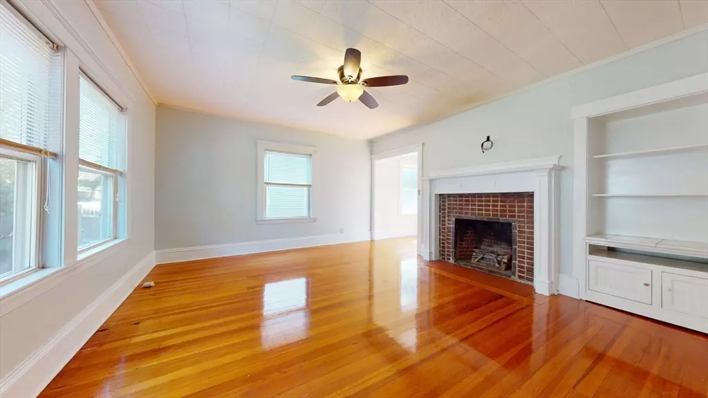 Wakefield, MA 01880,50 Renwick #--
