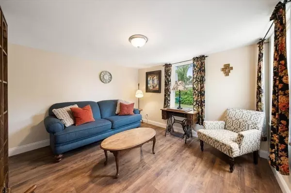 Uxbridge, MA 01569,390 Hartford Ave E