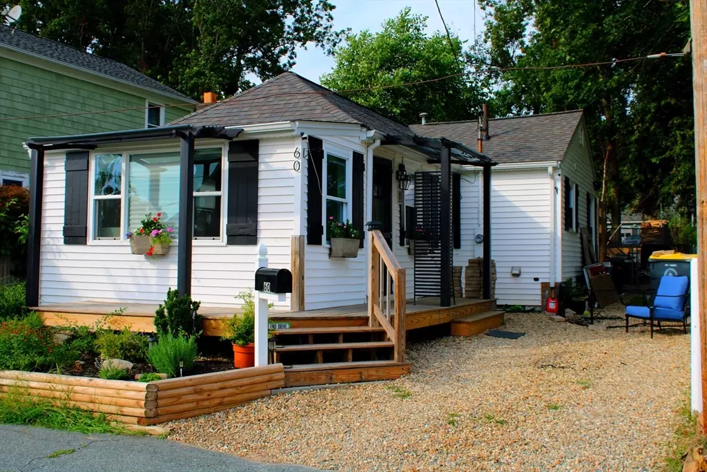 Somerset, MA 02725,60 Barrows St