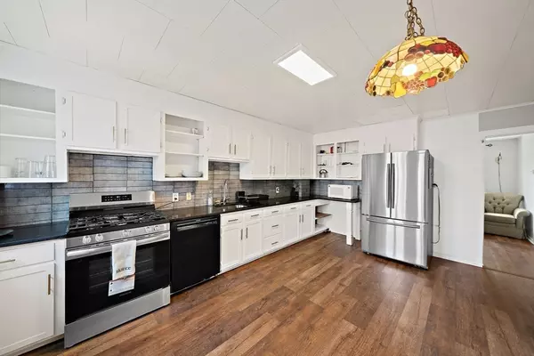 Boston, MA 02127,5 Bantry Way