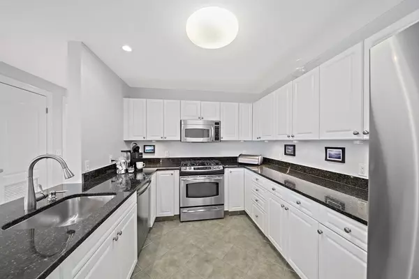 Braintree, MA 02184,614 Pond St #2305