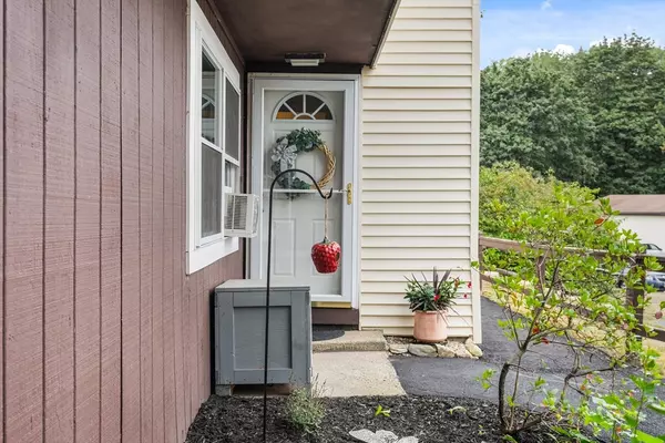 Amesbury, MA 01913,28 Powderhouse Ct #28