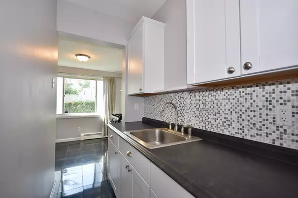 Fairhaven, MA 02719,21 Deane Street