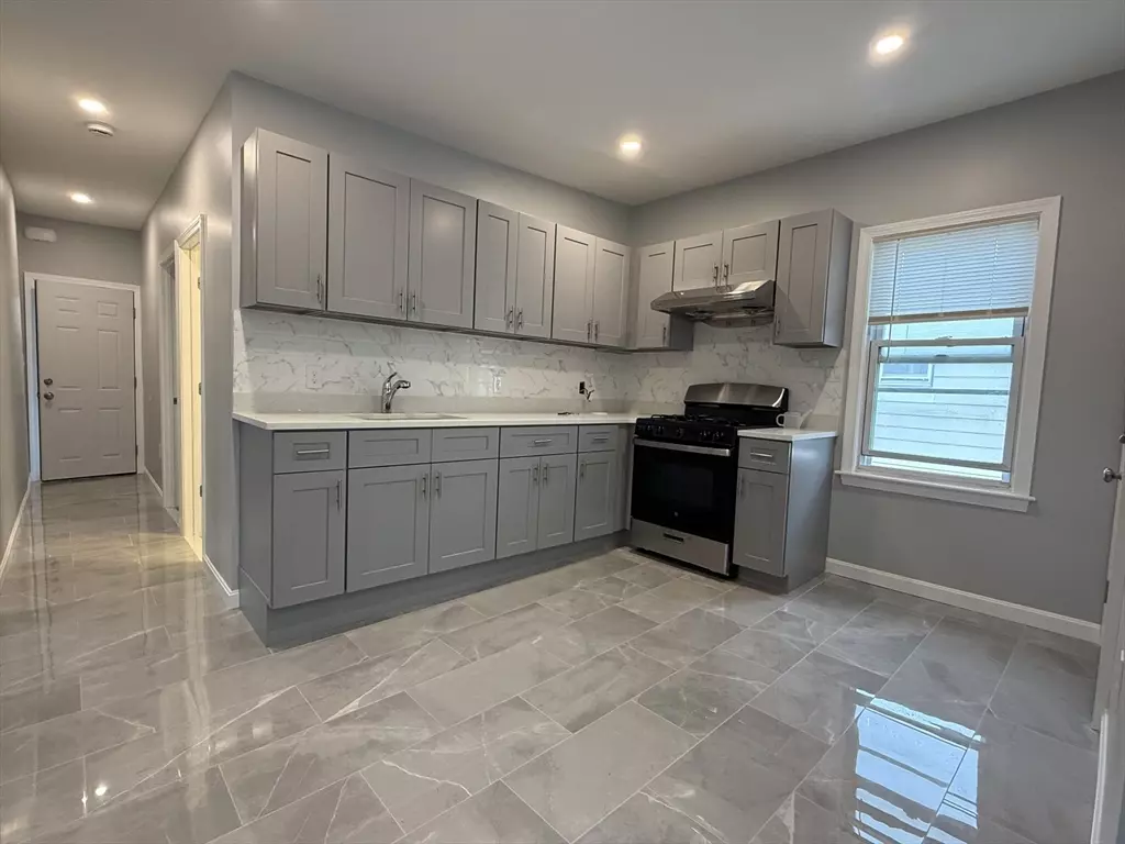 Quincy, MA 02171,170 Billings Rd #3