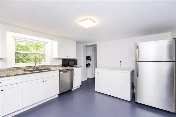 Hamilton, MA 01982,946 Bay Rd. #2