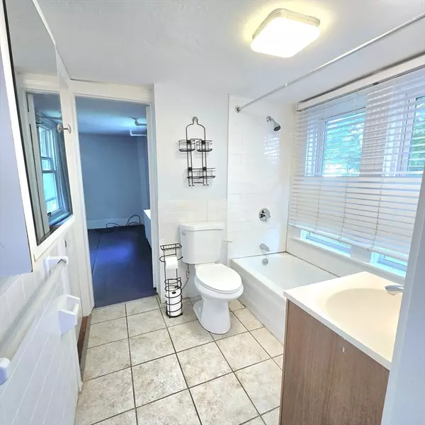 Hamilton, MA 01982,946 Bay Rd. #2