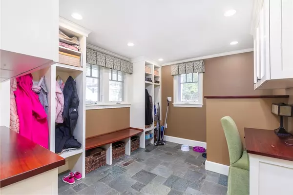 Newton, MA 02462,17 Deforest Rd