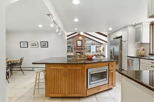 Boxford, MA 01921,61 Pond St