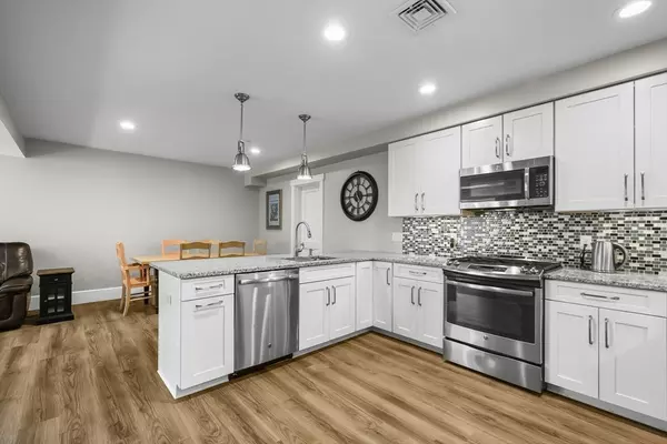 Plymouth, MA 02360,76 Court St. #6