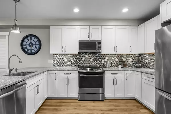 Plymouth, MA 02360,76 Court St. #6