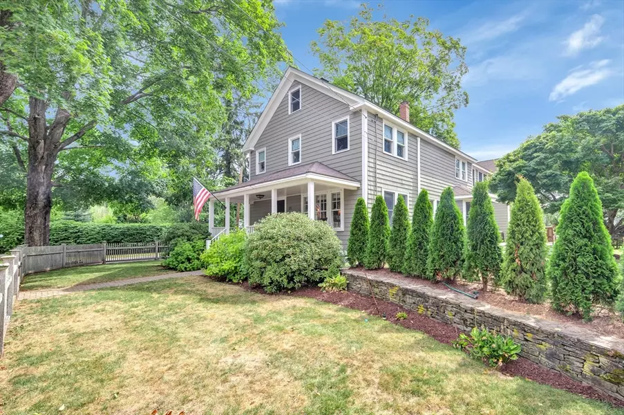 25 Park St, Hamilton, MA 01982