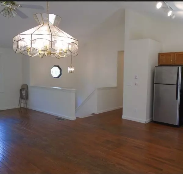 Bellingham, MA 02019,5 Florence St.