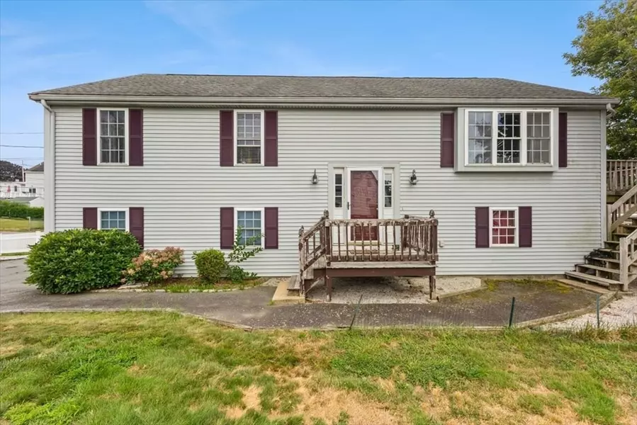 33 Woodstock St, Fall River, MA 02724