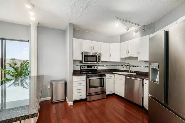 Lynn, MA 01902,300 Lynn Shore Dr #807